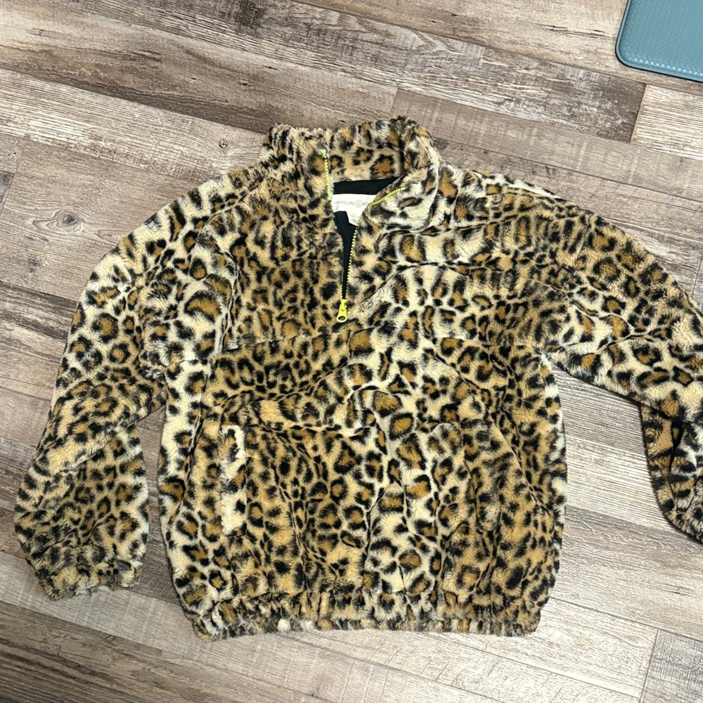 Treasure & Bond Leopard Print Kids Hoodie with pockets soft cozy excellent